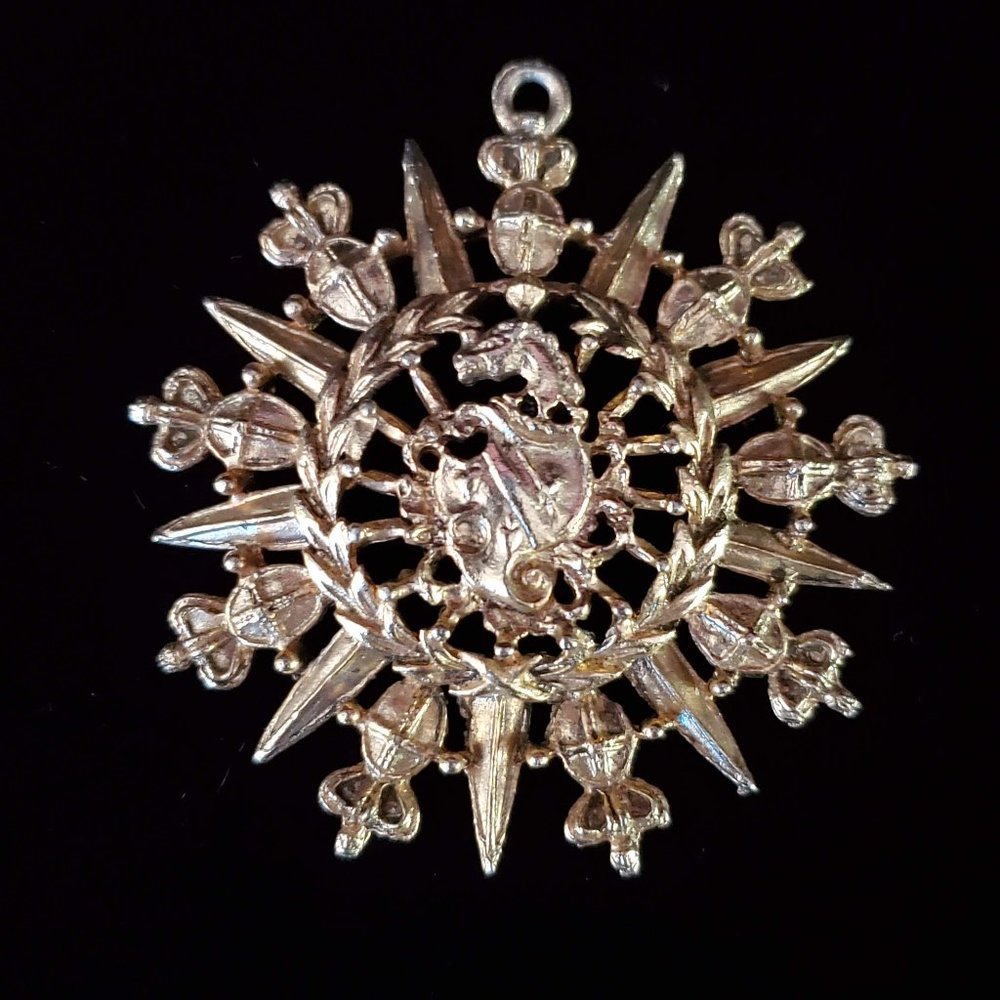 Vintage Coat Of Arms / Crest Gold Tone Pendant Gem